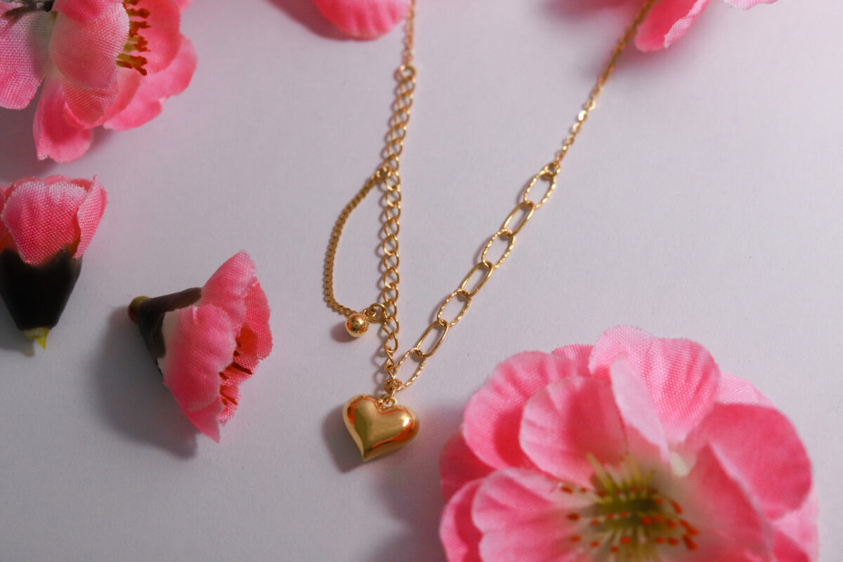 Dangling Heart Cushion Necklace