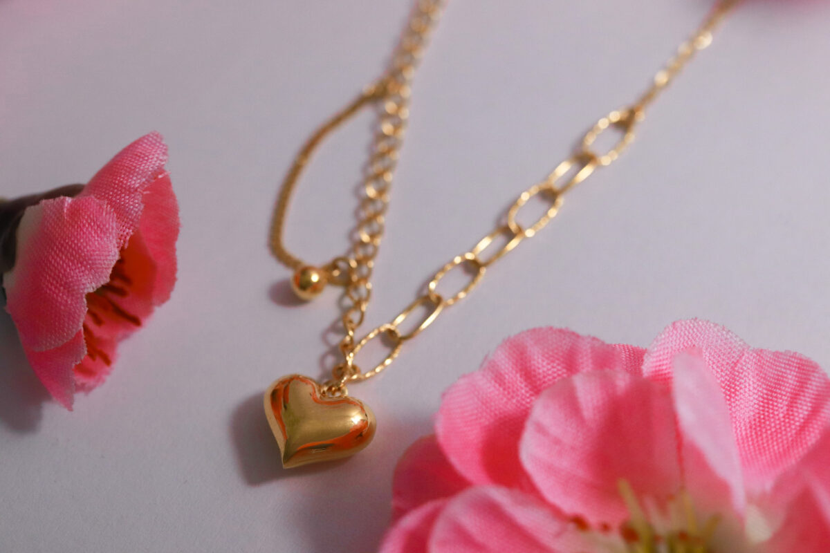 Dangling Heart Cushion Necklace