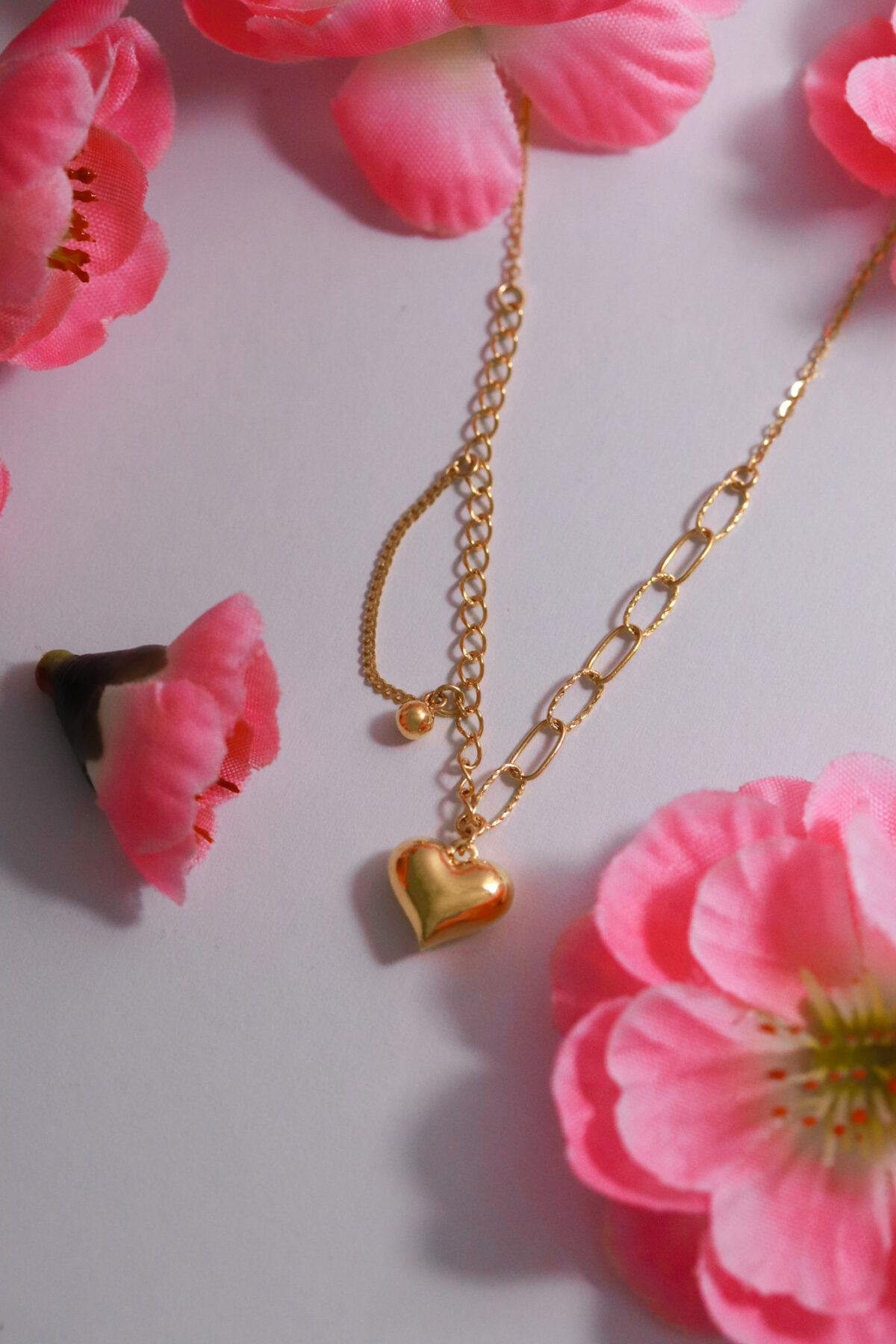 Dangling Heart Cushion Necklace