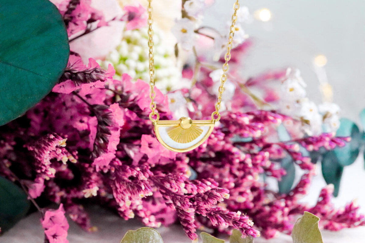 Nacre Kuori Fan Necklace