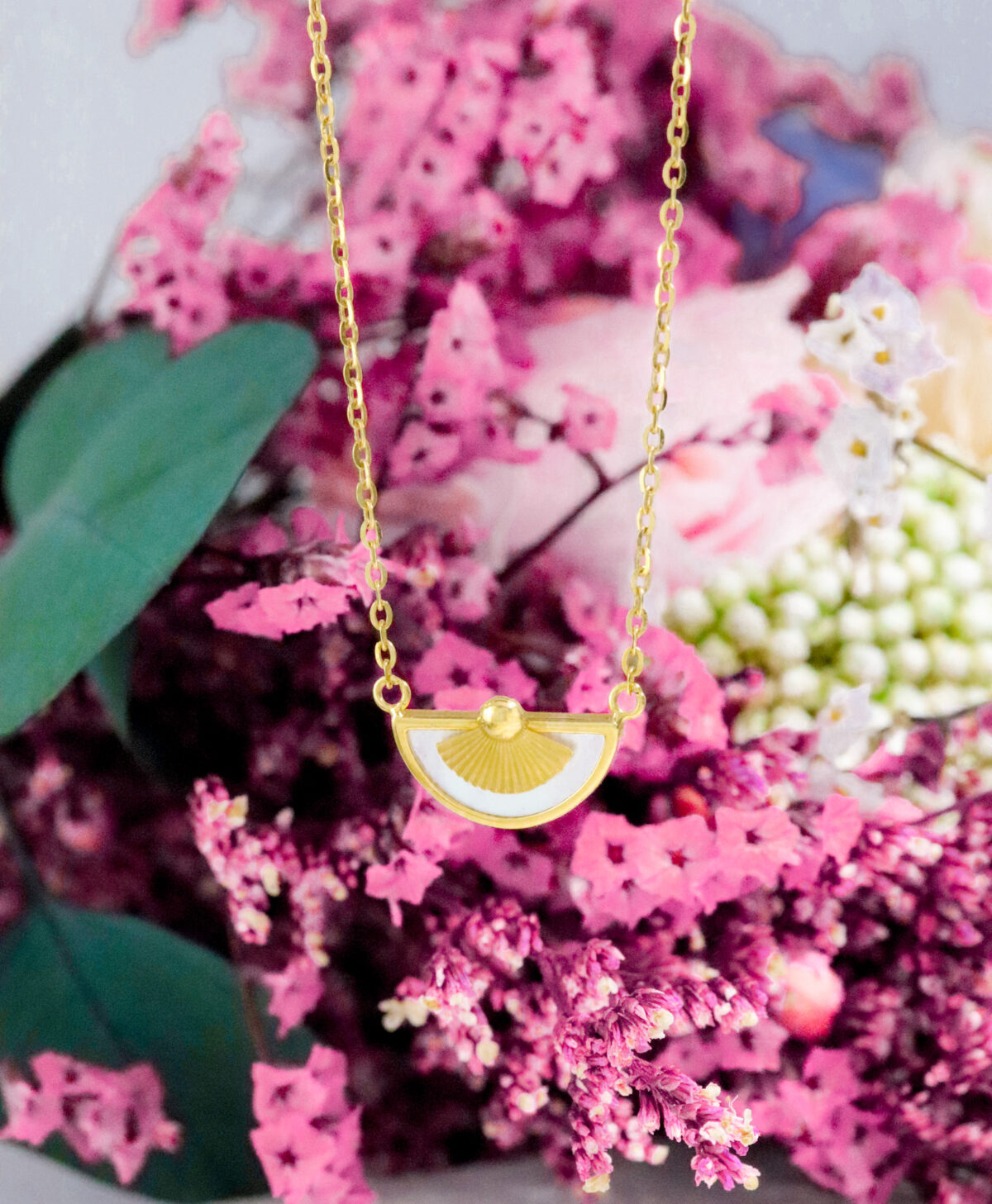 Nacre Kuori Fan Necklace