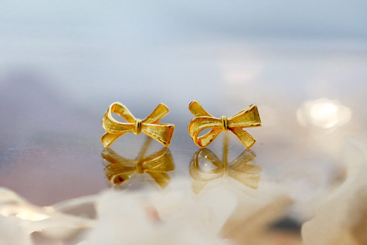 Ribbon Gleam Earrings