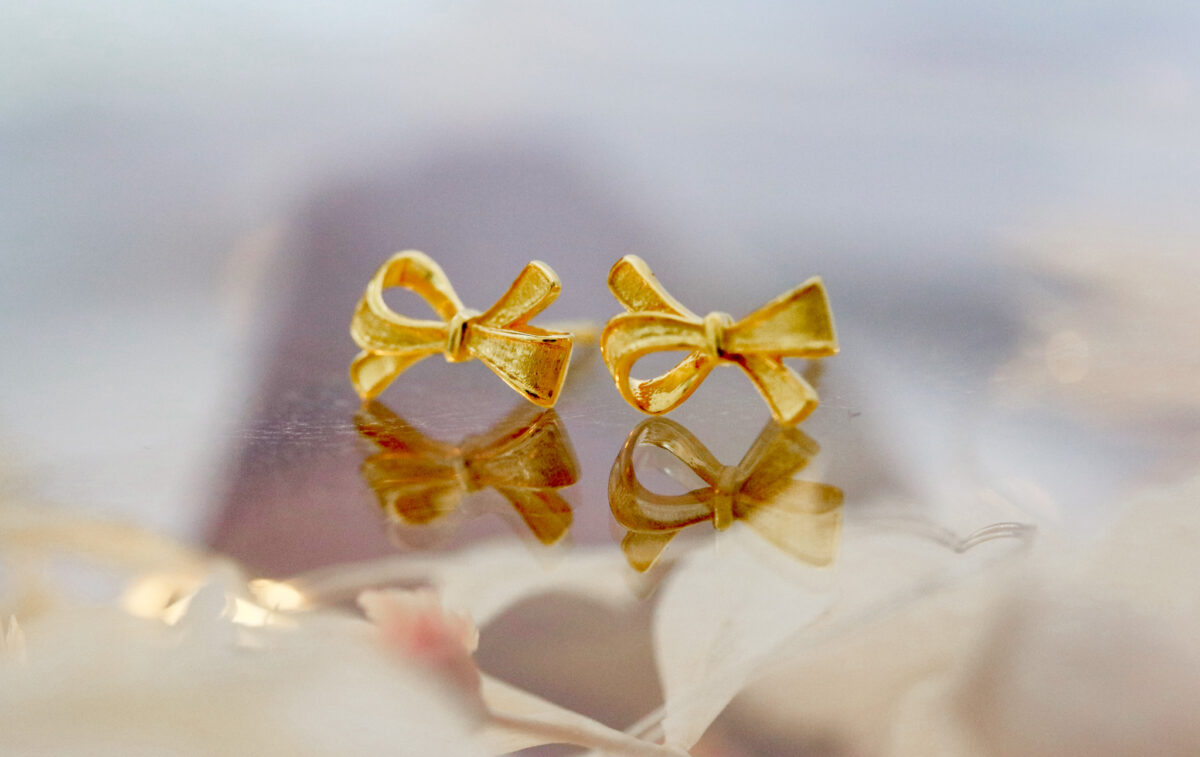 Ribbon Gleam Earrings