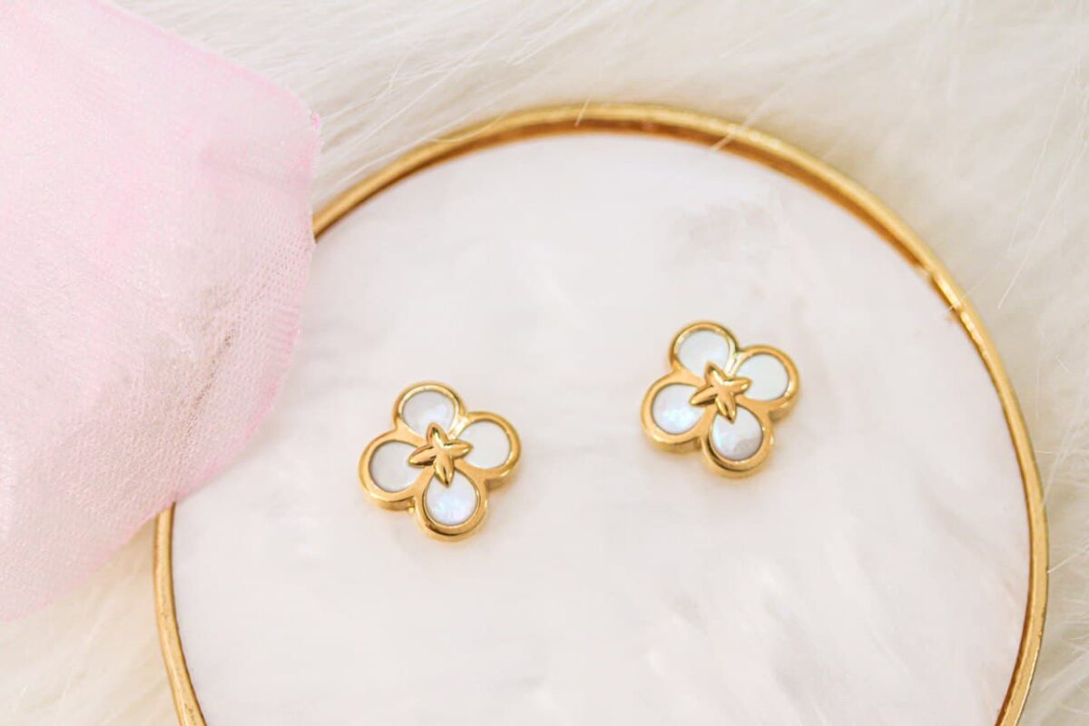 Clover Nacre Earrings