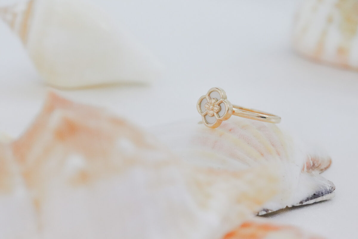 Nacre Kuori Shell Ring