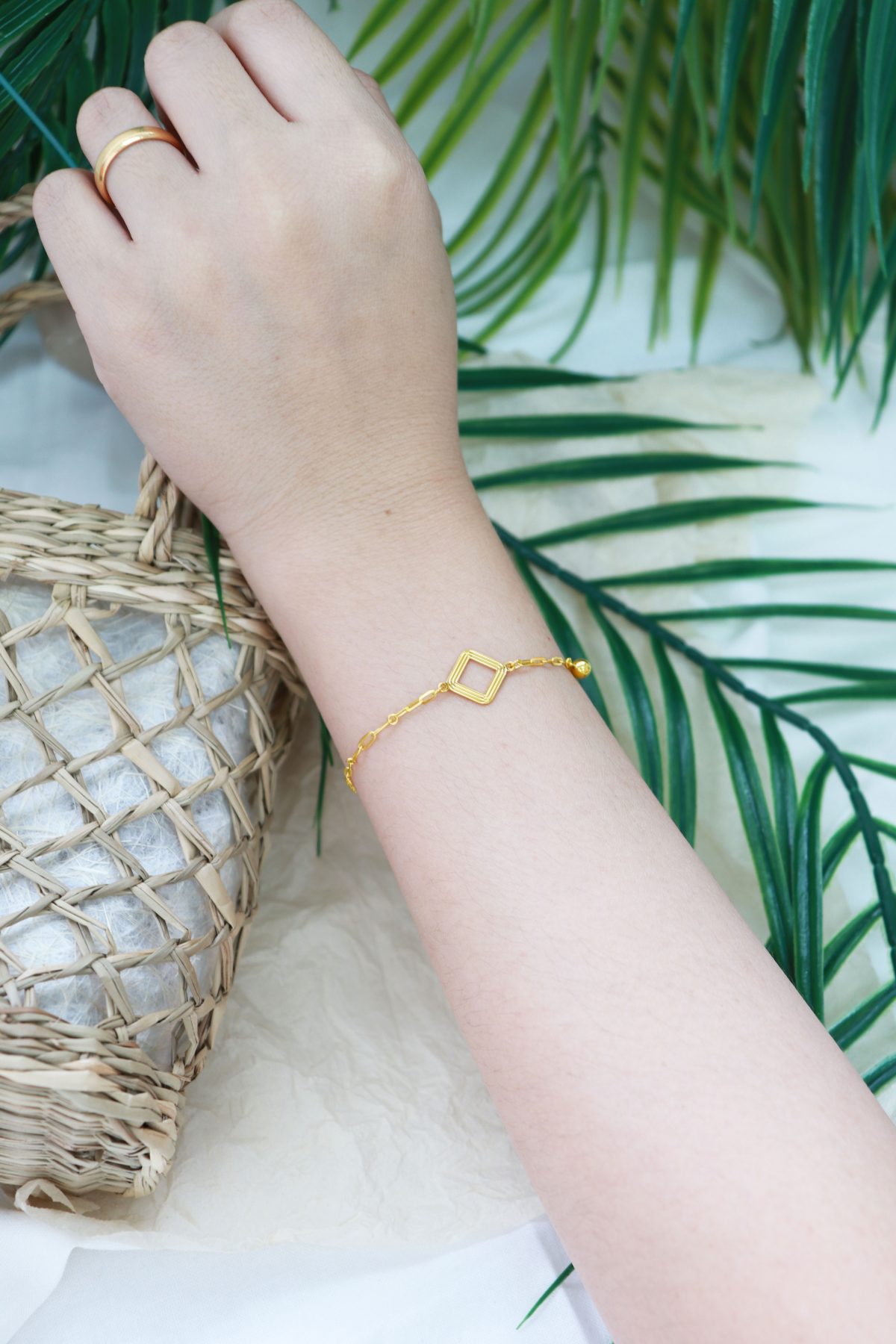 Tropical Glimmer Bracelet